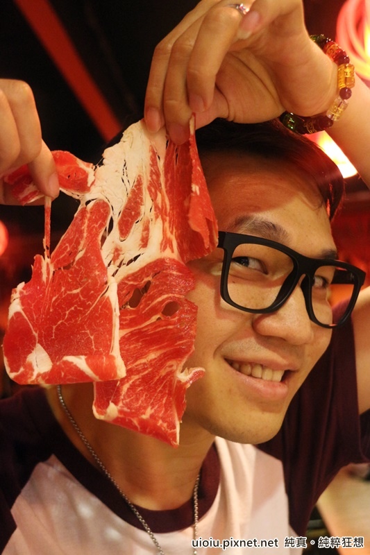 蒙古紅蒙古火鍋:【台北捷運美食。國父紀念館站】蒙古紅蒙古麻辣鍋吃到飽~食材嚴選,大推霜降牛肉.安格斯牛肩.羊培根.松阪豬.鮮蚵