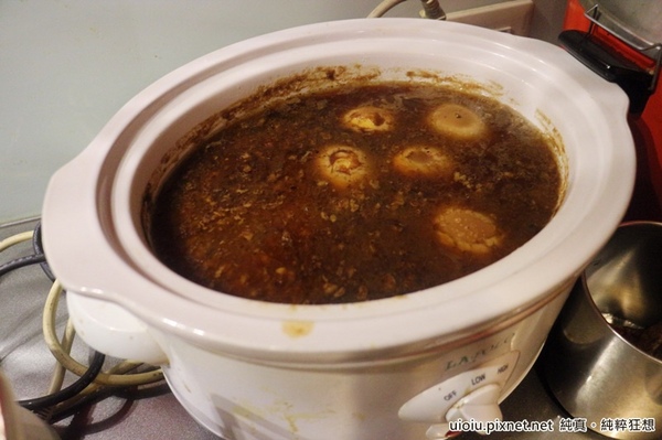 蒙古紅蒙古火鍋:【台北捷運美食。國父紀念館站】蒙古紅蒙古麻辣鍋吃到飽~食材嚴選,大推霜降牛肉.安格斯牛肩.羊培根.松阪豬.鮮蚵