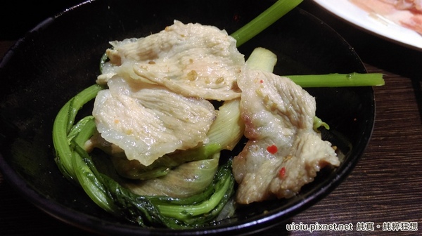 蒙古紅蒙古火鍋:【台北捷運美食。國父紀念館站】蒙古紅蒙古麻辣鍋吃到飽~食材嚴選,大推霜降牛肉.安格斯牛肩.羊培根.松阪豬.鮮蚵