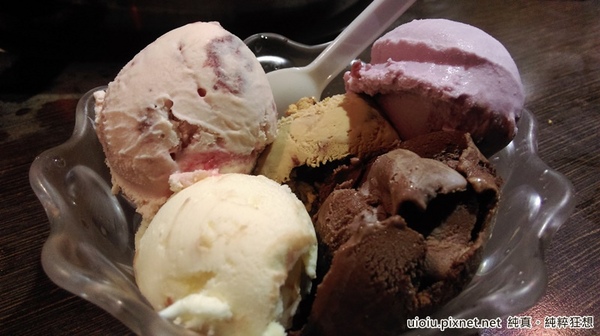 蒙古紅蒙古火鍋:【台北捷運美食。國父紀念館站】蒙古紅蒙古麻辣鍋吃到飽~食材嚴選,大推霜降牛肉.安格斯牛肩.羊培根.松阪豬.鮮蚵