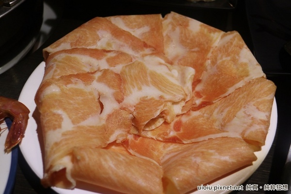 蒙古紅蒙古火鍋:【台北捷運美食。國父紀念館站】蒙古紅蒙古麻辣鍋吃到飽~食材嚴選,大推霜降牛肉.安格斯牛肩.羊培根.松阪豬.鮮蚵