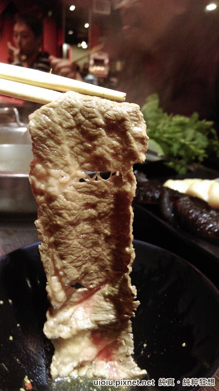 蒙古紅蒙古火鍋:【台北捷運美食。國父紀念館站】蒙古紅蒙古麻辣鍋吃到飽~食材嚴選,大推霜降牛肉.安格斯牛肩.羊培根.松阪豬.鮮蚵