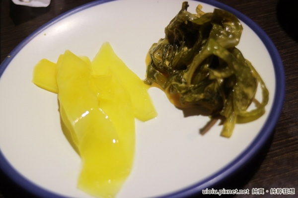 蒙古紅蒙古火鍋:【台北捷運美食。國父紀念館站】蒙古紅蒙古麻辣鍋吃到飽~食材嚴選,大推霜降牛肉.安格斯牛肩.羊培根.松阪豬.鮮蚵