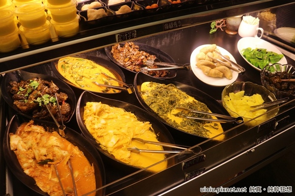 蒙古紅蒙古火鍋:【台北捷運美食。國父紀念館站】蒙古紅蒙古麻辣鍋吃到飽~食材嚴選,大推霜降牛肉.安格斯牛肩.羊培根.松阪豬.鮮蚵