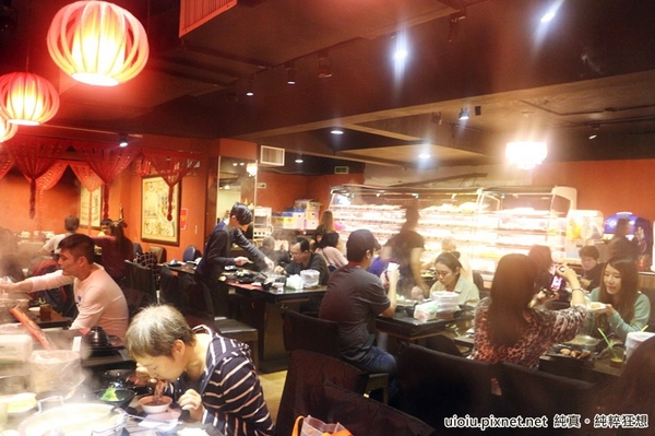 蒙古紅蒙古火鍋:【台北捷運美食。國父紀念館站】蒙古紅蒙古麻辣鍋吃到飽~食材嚴選,大推霜降牛肉.安格斯牛肩.羊培根.松阪豬.鮮蚵