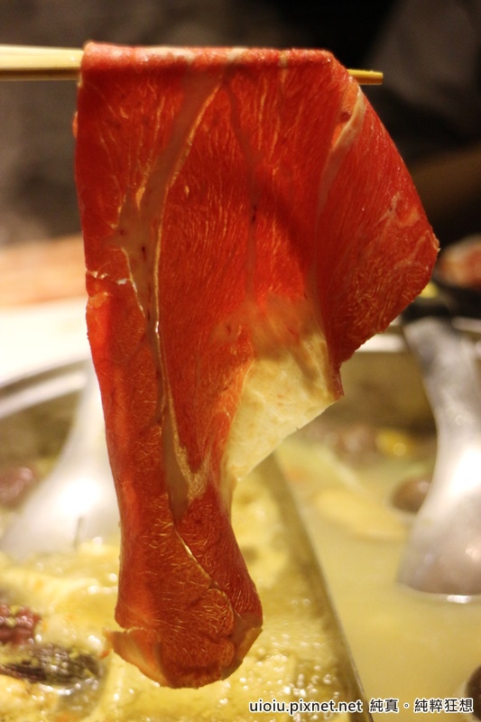 蒙古紅蒙古火鍋:【台北捷運美食。國父紀念館站】蒙古紅蒙古麻辣鍋吃到飽~食材嚴選,大推霜降牛肉.安格斯牛肩.羊培根.松阪豬.鮮蚵