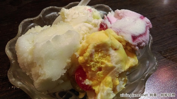 蒙古紅蒙古火鍋:【台北捷運美食。國父紀念館站】蒙古紅蒙古麻辣鍋吃到飽~食材嚴選,大推霜降牛肉.安格斯牛肩.羊培根.松阪豬.鮮蚵