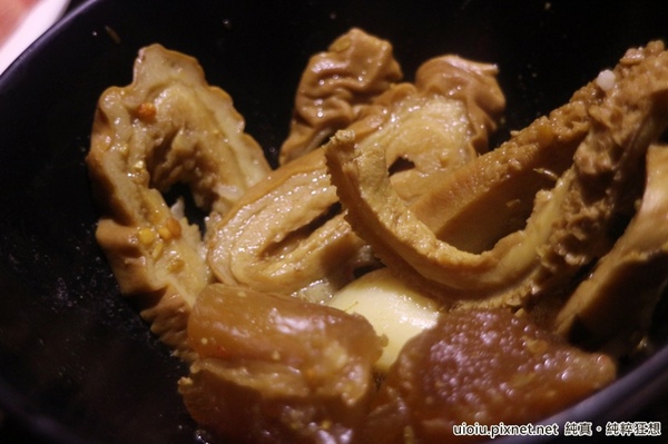 蒙古紅蒙古火鍋:【台北捷運美食。國父紀念館站】蒙古紅蒙古麻辣鍋吃到飽~食材嚴選,大推霜降牛肉.安格斯牛肩.羊培根.松阪豬.鮮蚵