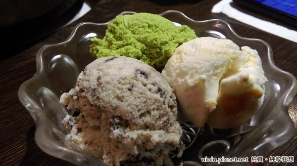 蒙古紅蒙古火鍋:【台北捷運美食。國父紀念館站】蒙古紅蒙古麻辣鍋吃到飽~食材嚴選,大推霜降牛肉.安格斯牛肩.羊培根.松阪豬.鮮蚵