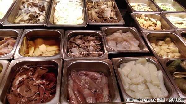 蒙古紅蒙古火鍋:【台北捷運美食。國父紀念館站】蒙古紅蒙古麻辣鍋吃到飽~食材嚴選,大推霜降牛肉.安格斯牛肩.羊培根.松阪豬.鮮蚵