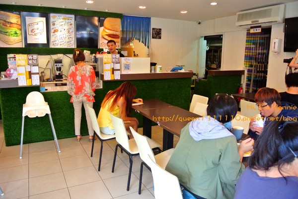 向陽晨間飲食館(二店)：[美食]新北♥超滿足的巨無霸貪吃鬼薯餅塔♥向陽晨間飲食館