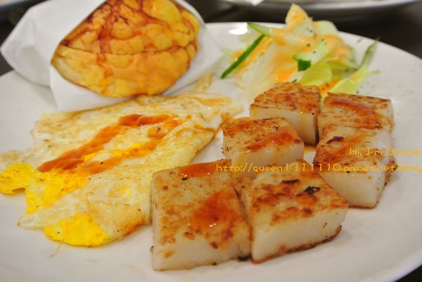 向陽晨間飲食館(二店)：[美食]新北♥超滿足的巨無霸貪吃鬼薯餅塔♥向陽晨間飲食館