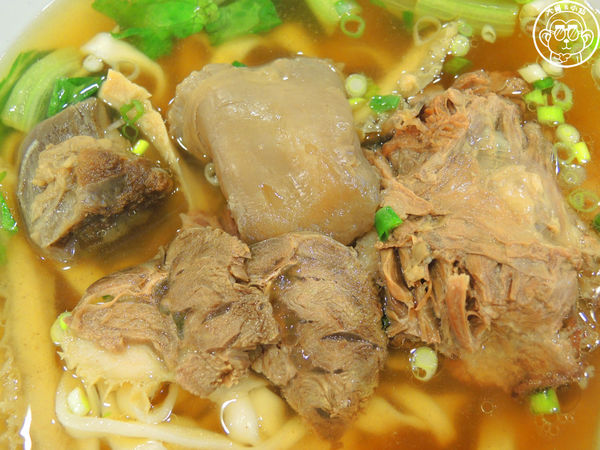 老兵曾王記牛肉麵：呷飽祙【新北中和･老兵曾王記牛肉麵】有牛小排的得獎牛肉麵