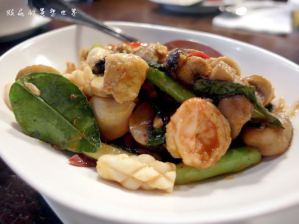 卓莉Jolly Brewery+Restaurant:【台北松山】超有氣氛慶生好地方!JOLLY卓莉手工釀啤酒+泰食餐廳(慶城店)!