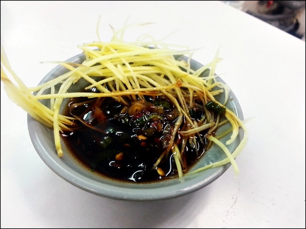 板橋小籠包：【板橋小籠包】南雅夜市人氣王～純手工小籠包和不一樣的臭豆腐