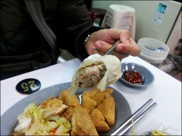 板橋小籠包：【板橋小籠包】南雅夜市人氣王～純手工小籠包和不一樣的臭豆腐