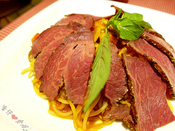 鶴田屋：[邀約]日式屋卻賣著一口滿滿肉汁的超juicy漢堡排!!!