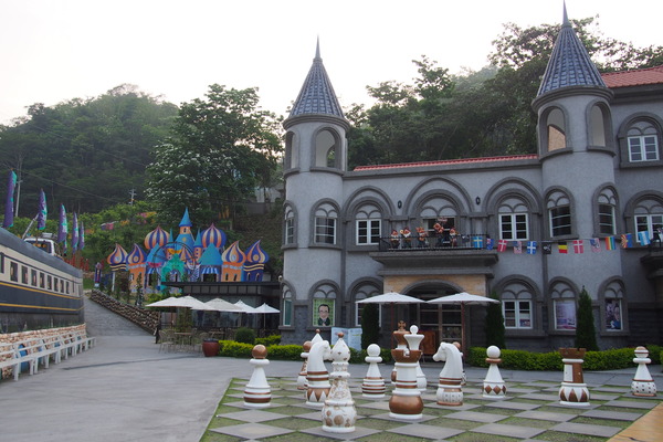 大黑松小倆口元首館:【南投】元首館。大黑松小倆口