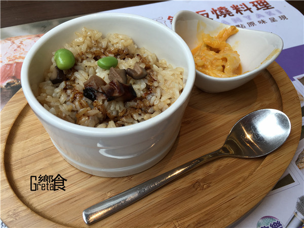 蒸飯佐黃金泡菜