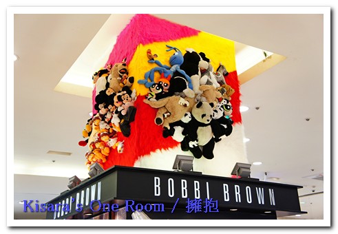 新光三越信義新天地:喜氣繽紛──洪易 vs. 曲家瑞 @信義A11