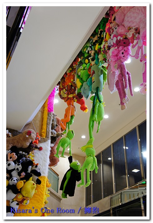 新光三越信義新天地:喜氣繽紛──洪易 vs. 曲家瑞 @信義A11