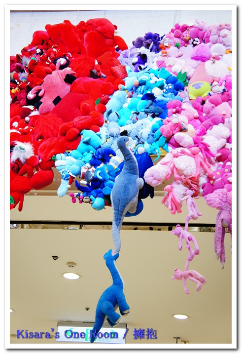 新光三越信義新天地:喜氣繽紛──洪易 vs. 曲家瑞 @信義A11