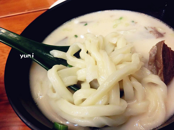 若柳一筋:【台中食記】隱藏台中巷弄美食!?網路高評價~~純乳白湯頭配上手打烏龍麵@若柳一筋