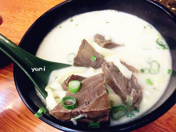 若柳一筋:【台中食記】隱藏台中巷弄美食!?網路高評價~~純乳白湯頭配上手打烏龍麵@若柳一筋