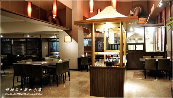 涮八方紫銅鍋(三重店)：【食記/新北市】天冷要來吃吃酸菜白肉鍋補補身吧♪♪涮八方紫銅鍋♪♪