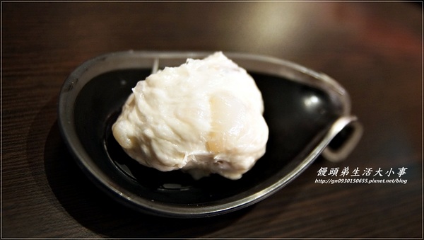 涮八方紫銅鍋(三重店)：【食記/新北市】天冷要來吃吃酸菜白肉鍋補補身吧♪♪涮八方紫銅鍋♪♪