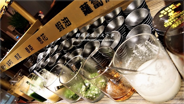 涮八方紫銅鍋(三重店)：【食記/新北市】天冷要來吃吃酸菜白肉鍋補補身吧♪♪涮八方紫銅鍋♪♪