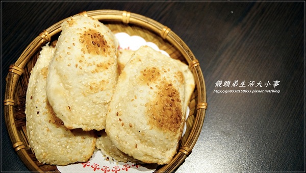 涮八方紫銅鍋(三重店)：【食記/新北市】天冷要來吃吃酸菜白肉鍋補補身吧♪♪涮八方紫銅鍋♪♪