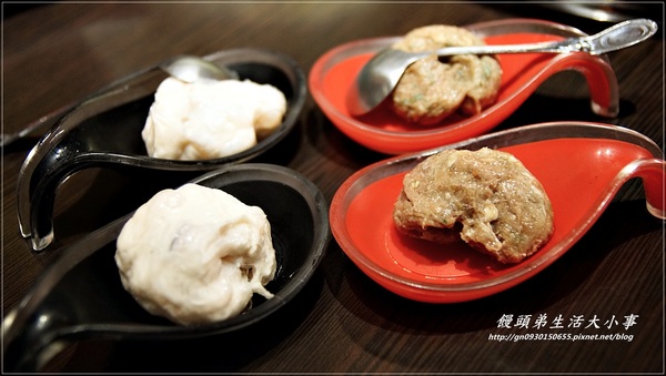 涮八方紫銅鍋(三重店)：【食記/新北市】天冷要來吃吃酸菜白肉鍋補補身吧♪♪涮八方紫銅鍋♪♪