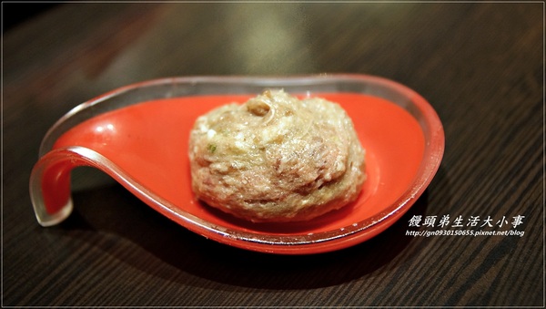 涮八方紫銅鍋(三重店)：【食記/新北市】天冷要來吃吃酸菜白肉鍋補補身吧♪♪涮八方紫銅鍋♪♪