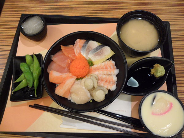 爭鮮定食8(林口店)：【新北林口．美食】定食8 ☆ 平價美味生魚片 ☆ 八種定食通通180