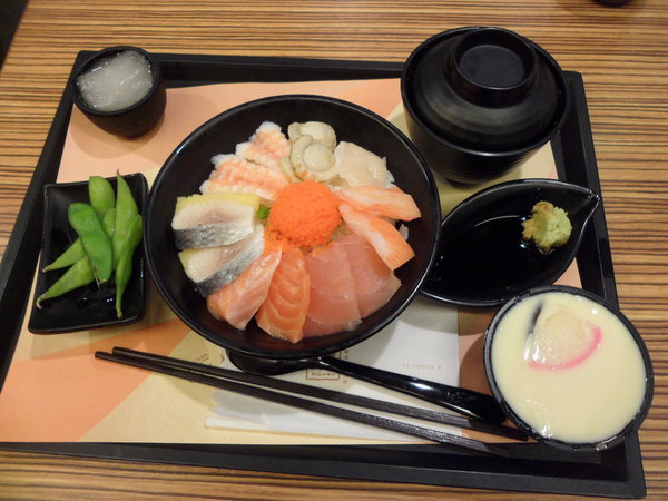 爭鮮定食8(林口店)：【新北林口．美食】定食8 ☆ 平價美味生魚片 ☆ 八種定食通通180