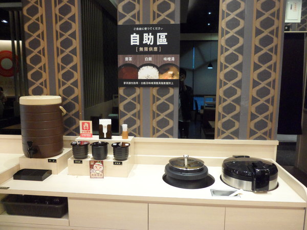 爭鮮定食8(林口店)：【新北林口．美食】定食8 ☆ 平價美味生魚片 ☆ 八種定食通通180