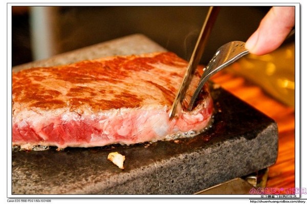 饗厚牛排(旗艦店):【美食♥桃園】☼ 饗厚牛排(林口店)☼油脂豐富沙朗心/比臉大的20盎司牛排/自己控制熟度岩燒牛排都超級美味呀! ♥♥