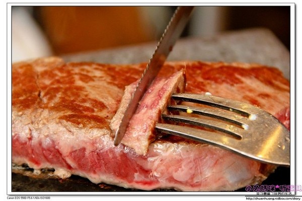 饗厚牛排(旗艦店):【美食♥桃園】☼ 饗厚牛排(林口店)☼油脂豐富沙朗心/比臉大的20盎司牛排/自己控制熟度岩燒牛排都超級美味呀! ♥♥