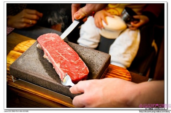 饗厚牛排(旗艦店):【美食♥桃園】☼ 饗厚牛排(林口店)☼油脂豐富沙朗心/比臉大的20盎司牛排/自己控制熟度岩燒牛排都超級美味呀! ♥♥