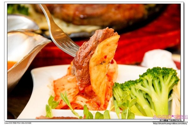 饗厚牛排(旗艦店):【美食♥桃園】☼ 饗厚牛排(林口店)☼油脂豐富沙朗心/比臉大的20盎司牛排/自己控制熟度岩燒牛排都超級美味呀! ♥♥