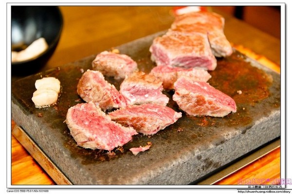 饗厚牛排(旗艦店):【美食♥桃園】☼ 饗厚牛排(林口店)☼油脂豐富沙朗心/比臉大的20盎司牛排/自己控制熟度岩燒牛排都超級美味呀! ♥♥