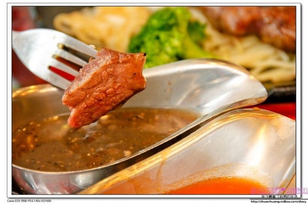 饗厚牛排(旗艦店):【美食♥桃園】☼ 饗厚牛排(林口店)☼油脂豐富沙朗心/比臉大的20盎司牛排/自己控制熟度岩燒牛排都超級美味呀! ♥♥