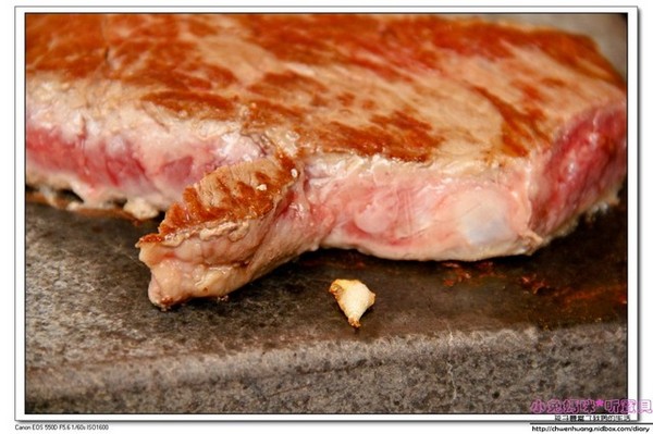 饗厚牛排(旗艦店):【美食♥桃園】☼ 饗厚牛排(林口店)☼油脂豐富沙朗心/比臉大的20盎司牛排/自己控制熟度岩燒牛排都超級美味呀! ♥♥