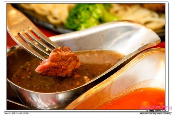 饗厚牛排(旗艦店):【美食♥桃園】☼ 饗厚牛排(林口店)☼油脂豐富沙朗心/比臉大的20盎司牛排/自己控制熟度岩燒牛排都超級美味呀! ♥♥