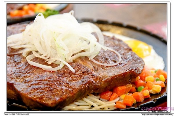 饗厚牛排(旗艦店):【美食♥桃園】☼ 饗厚牛排(林口店)☼油脂豐富沙朗心/比臉大的20盎司牛排/自己控制熟度岩燒牛排都超級美味呀! ♥♥