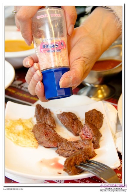 饗厚牛排(旗艦店):【美食♥桃園】☼ 饗厚牛排(林口店)☼油脂豐富沙朗心/比臉大的20盎司牛排/自己控制熟度岩燒牛排都超級美味呀! ♥♥