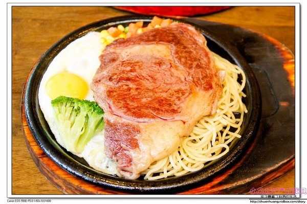 饗厚牛排(旗艦店):【美食♥桃園】☼ 饗厚牛排(林口店)☼油脂豐富沙朗心/比臉大的20盎司牛排/自己控制熟度岩燒牛排都超級美味呀! ♥♥