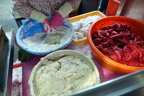 阿義的腿庫飯:(胖樺食記)樹林區人氣排隊必吃美食「阿義的腿庫飯」。雙拼主餐大份過癮/燒肉/香腸/炸(滷)排骨