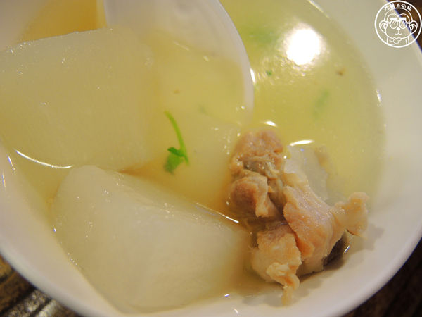 富狀元豬腳極品餐廳：呷飽祙【台中西區･富狀元極品豬腳餐廳】入口即化好吃豬腳